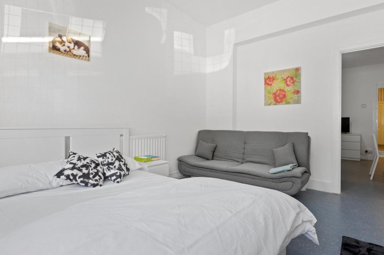 Fantastic 2Bd Barking Stay With Links To The City! 런던 외부 사진