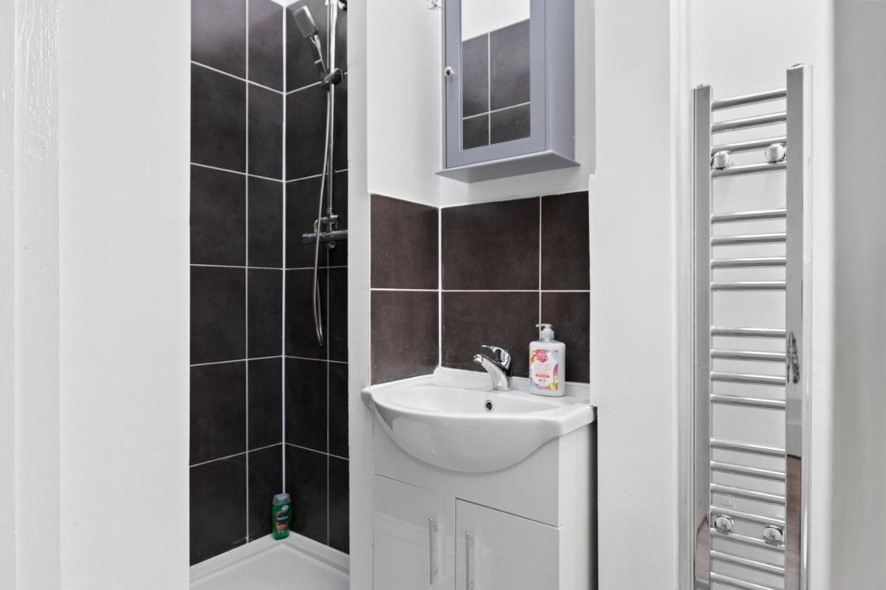 Fantastic 2Bd Barking Stay With Links To The City! 런던 외부 사진